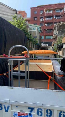 鐵漢專業團隊 - 好險沒下雨 不然床組就變魚池了