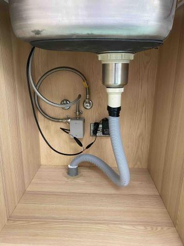 李景恆 - 腳感應臉盆控制