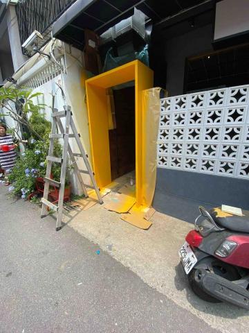 家油塗裝 -  美村路餐廳門口鐵框噴漆