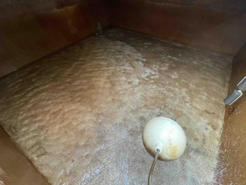 光耀水電工程行 - 水塔幫您清洗乾淨