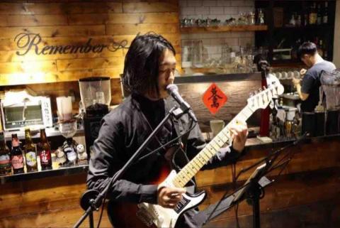 提供唱歌教学服務的專家尤偉均