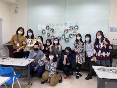 瘋狂健康管理者 - 籌畫花藝美學健促活動(合影)