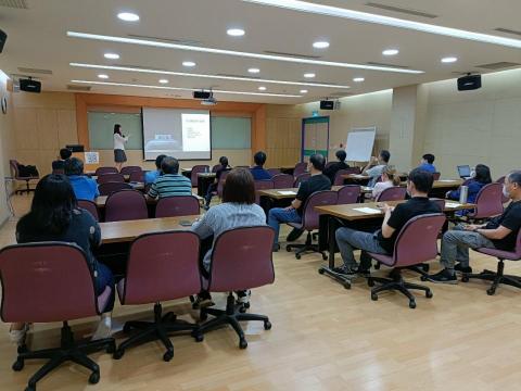 瘋狂健康管理者 - 心理舒壓及睡眠講座/擔任企業講師-約25人參與