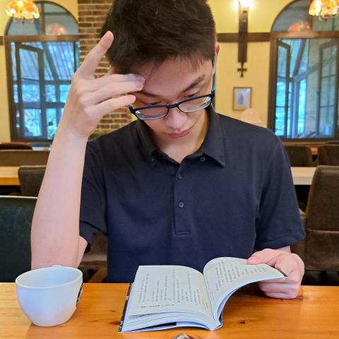 提供高中化學服務的專家柯樂平