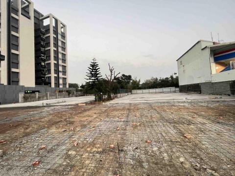 耀築企業社 社團：水泥地鋪設 - 賣車公司地板鋼筋水泥標高工程作業