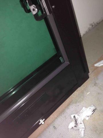 超空間玻璃興業有限公司 - 矽利康施打