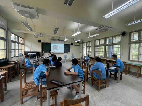 賴冠妤 - 學校音樂教學