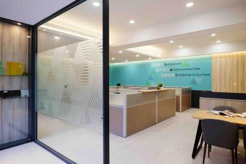 以修空間設計 - 桃園辦公室設計-入口形象牆 以修空間設計 - 桃園辦公室設計-入口形象牆