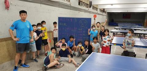 「魅筆藝創」Michael郭教練&Abby陳教練 - 學生開心地享受生動活潑的教學過程 「魅筆藝創」Michael郭教練&Abby陳教練 - 學生開心地享受生動活潑的教學過程