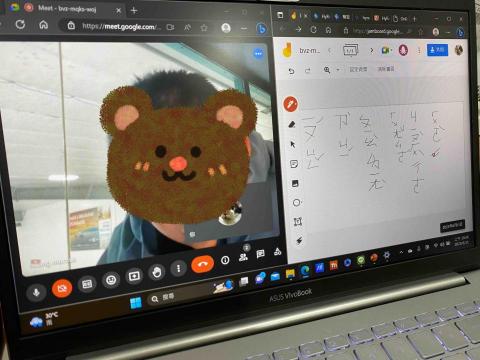 李采倫 - 與遠在加拿大上學的小朋友線上上課