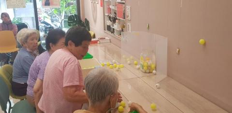 「魅筆藝創」Michael郭教練&Abby陳教練 - 透過桌球的律動跳耀 讓長輩們開心的 強化專注力與全身協調 「魅筆藝創」Michael郭教練&Abby陳教練 - 透過桌球的律動跳耀 讓長輩們開心的 強化專注力與全身協調
