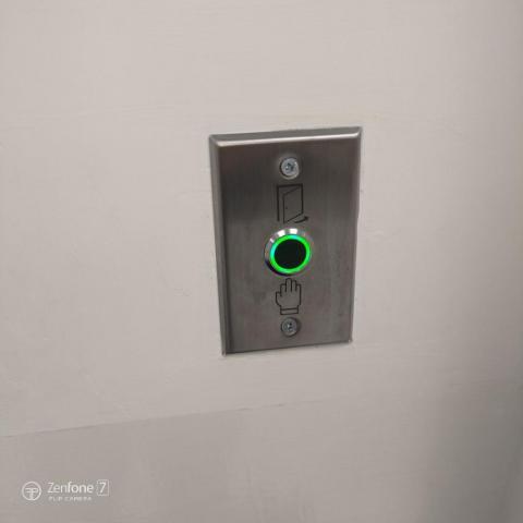 黑貓一隻喵喵 - 