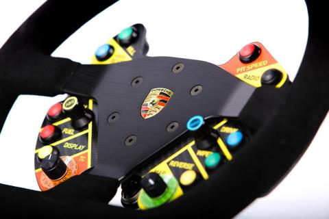 林奕翔 - 我本身創業的產品實照(賽車模擬器方向盤)