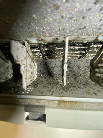 斬污專業冷氣洗衣機清潔 - 冷氣拆卸清潔前