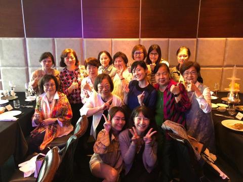 莫菲穿搭 - 扶輪社寶眷場-給熟齡的場合穿搭