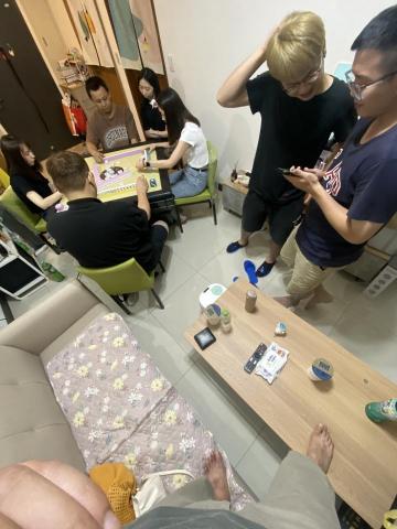 阿豪水電 - 放假在家打打麻將