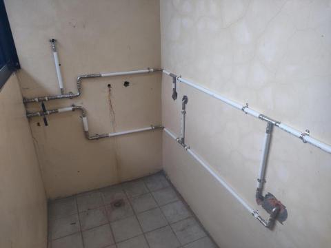 小陳 拆除 清運 油漆 自工價廉 - 陽臺配置明管