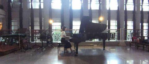 胡宗嫻 - 於慈濟醫院義演