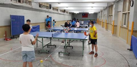 「魅筆藝創」Michael郭教練&Abby陳教練 - 學習桌球競賽過程,讓小朋友自然學會遵守遊戲規則。 「魅筆藝創」Michael郭教練&Abby陳教練 - 學習桌球競賽過程,讓小朋友自然學會遵守遊戲規則。
