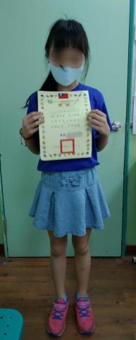 Terry - 學生在班上成績進步做多，學校頒發獎狀