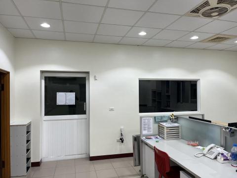 七七個人油漆工程行 - 廠房辦公室 室內油漆 整理+踢腳板