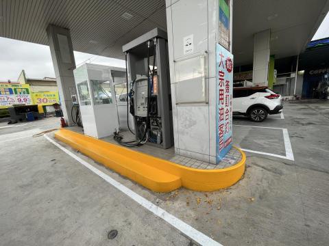 七七個人油漆工程行 - 室外 路線漆施作 及調和漆施作