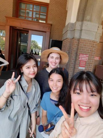 郭思涵 - 與語伴一同出去玩