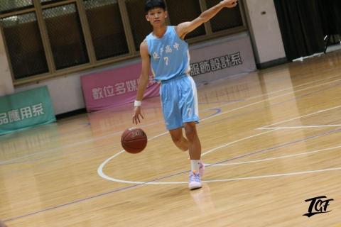 張百鴻 - 延平高中籃球隊隊長＆控球後衛
