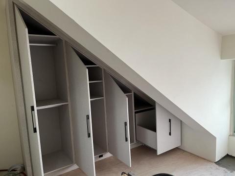 湯智豪 - 梯形衣櫃