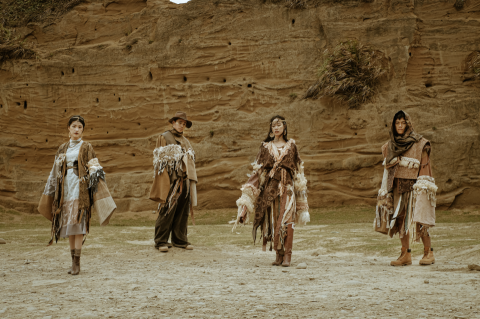 李梅 - 服裝型錄。