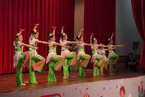 陳怡文|大提琴、鋼琴|教學、演奏 - 集美天使舞團 陳怡文|大提琴、鋼琴|教學、演奏 - 集美天使舞團