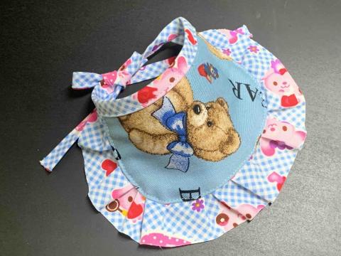 陳小姐 - 寵物圍兜兜