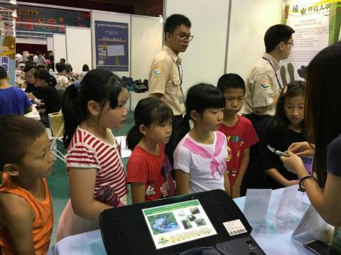 許宜蓁 - 這是之前帶安親班學生去科學168所拍的照片。