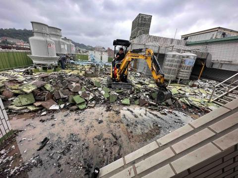 宏康企業社 - 屋頂防水打除