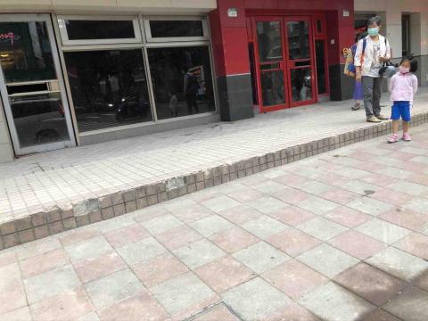 宏康企業社 - 連鎖速食 1-3樓全室木作拆除及地面打除見底