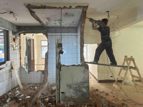 宏康企業社 - 磚墻打除