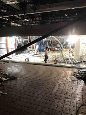 宏康企業社 - 連鎖速食 全室裝潢拆除及地面打除見結構