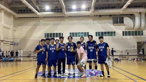 黃碩庭 - 擔任系隊隊長並帶領球隊拿下全校季軍