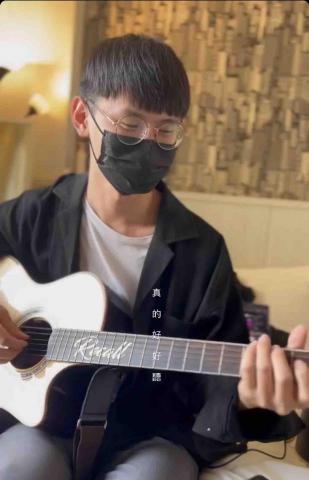 只要一堂課超級速成學彈唱！ 劉宗倫線上、實體吉他老師、 - 學生分享的照片 我很喜歡就放上來