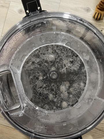 寶傑除塵蟎專業團隊 - 清出床墊嚴重發黴，水都黑了！