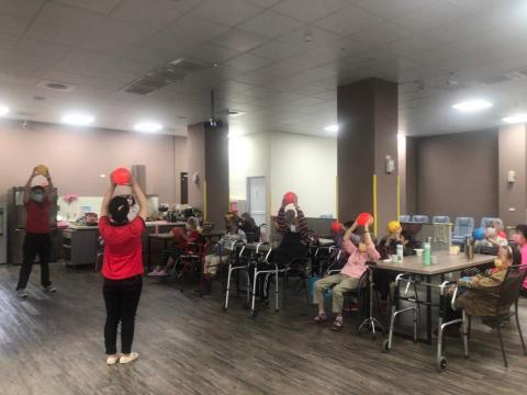課後運動展能｜安親伴讀 - 高齡者體適能運動帶領