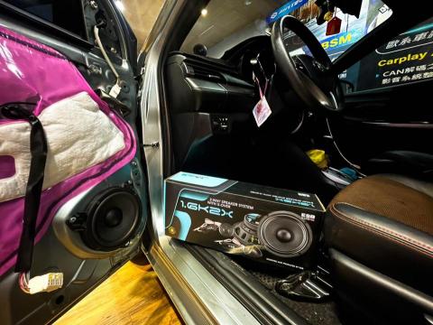 首馳汽車音響影音科技 盲點偵測 360環景 隔音制震 車體貼 - #benz  #w205 原車屏升級360度環景系統 讓您開車停車小巷內讓您不在看不到的死角都清楚看到了?  給您最好的服務！最合理的價格！ 
無損按裝❗️專車專用線組 ❗️實體店面 ❗️預約制❗️歡迎來店試多媒體主機?試聽喇叭?❗️
售後服務保固有保障 ?台灣代理品質保固??
?安卓機 國產/進口
?8核心 4G+64G / 8G+128G  
?內建Car play     