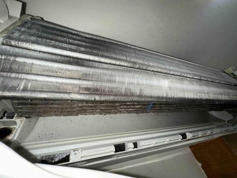 洗淨職人-小宇冷氣、洗衣機清洗 - 風鼓滿滿灰塵 洗完是藍色的！