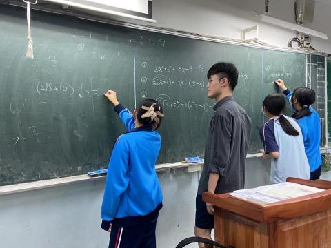 林家緯 - 教導數學解題方法、指出學習盲點