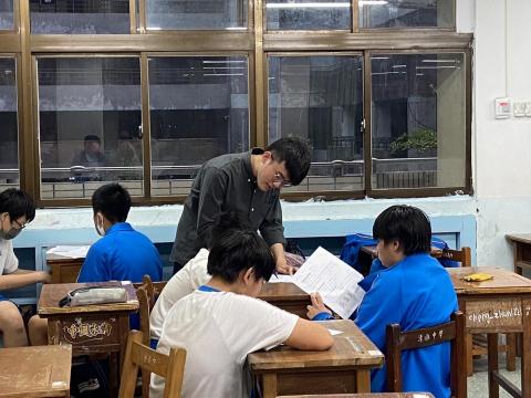 林家緯 - 討論解題策略、釐清數學不清楚之處