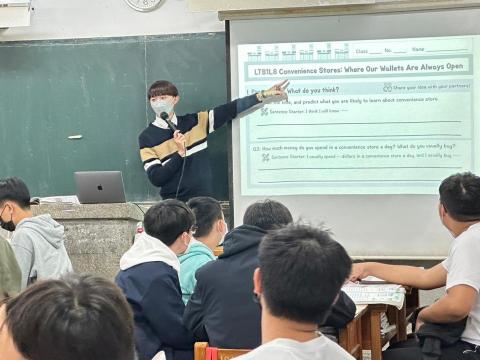 陳旻靖 - 英文科教學演示 龍騰B1L8 Convenience Stores