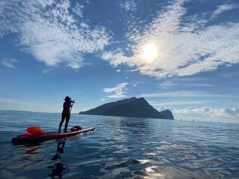 探路者企業有限公司 - 立槳划去龜山島來回30公里