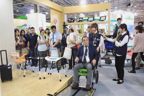 Mari Tsai - 高齡輔具展覽日本廠商口譯