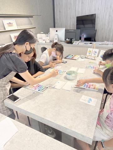 江采萱（娜恩） - 個展繪畫工仿活動照