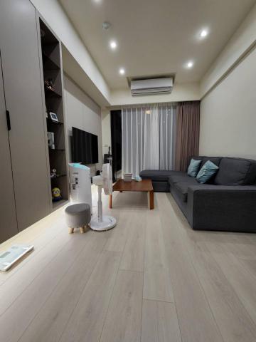 Kiki - 我們提供現場丈量服務以外,攜帶樣品至屋主家對色!可以更精準挑選到合適的板材哦!!